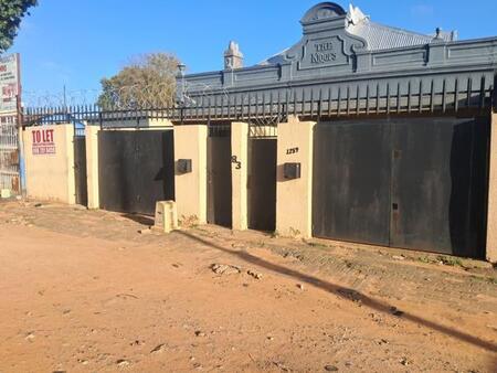 3 Bedroom House in Bezuidenhout Valley