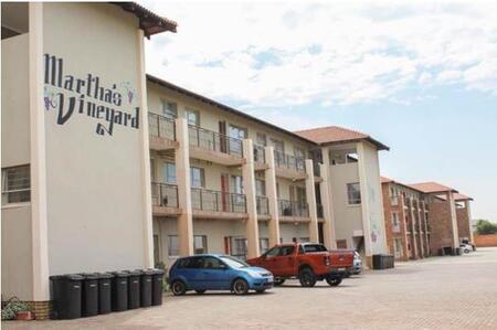 2 Bedroom Townhouse in Ravenswood