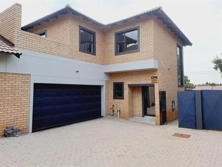 3 Bedroom Cluster in New Redruth