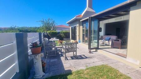 3 Bedroom House in Santareme