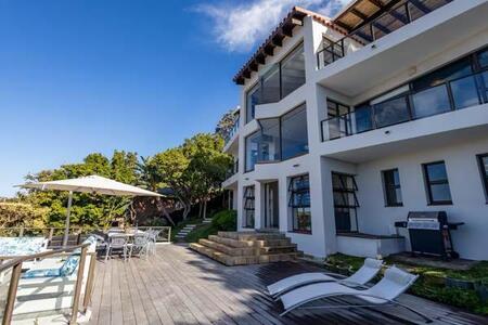 6 Bedroom House in Plettenberg Bay Central