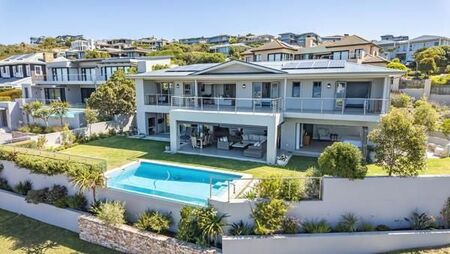 4 Bedroom House in Whale Rock