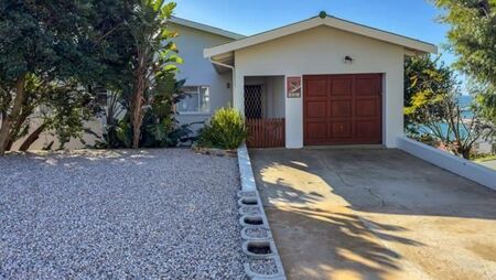 7 Bedroom House in Mossel Bay Central