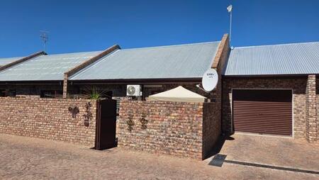 2 Bedroom Townhouse in Oudtshoorn