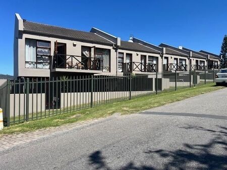 3 Bedroom Townhouse in Old Place