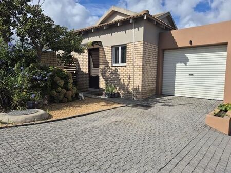 2 Bedroom House in Hansmoeskraal