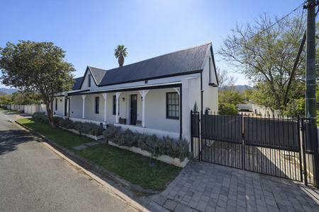3 Bedroom House in Somerset West Central
