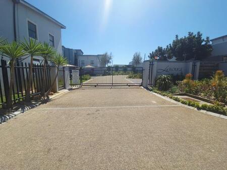 2 Bedroom Apartment in Burgundy Estate