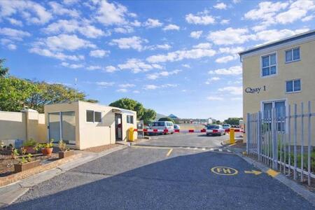 2 Bedroom Apartment in Sunnydale