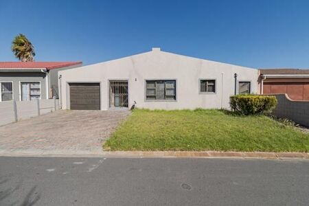 3 Bedroom House in Highbury