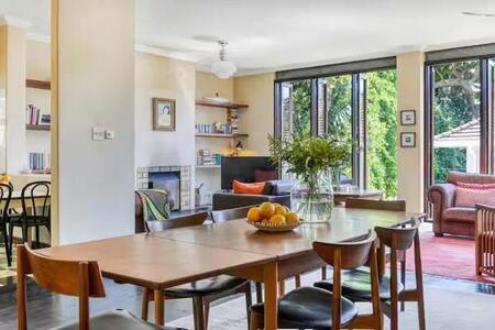 4 Bedroom House in Tamboerskloof