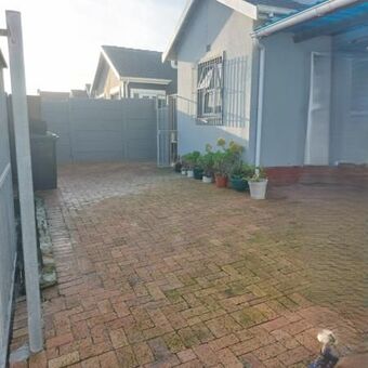 2 Bedroom House in Strandfontein