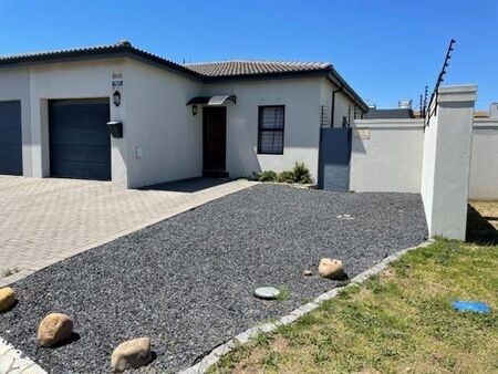 2 Bedroom House in Parklands East