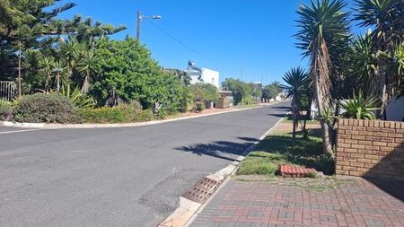 1 Bedroom flat to rent in Melkbosstrand Central