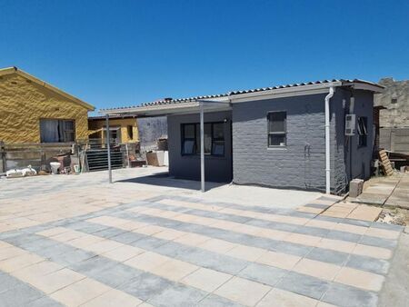 1 Bedroom bachelor flat to rent in Sarepta, Kuils River