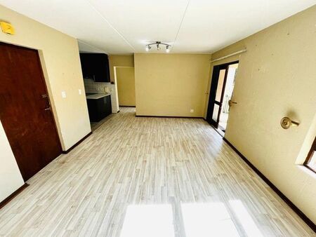3 Bedroom townhouse - sectional to rent in Fourways, Sandton