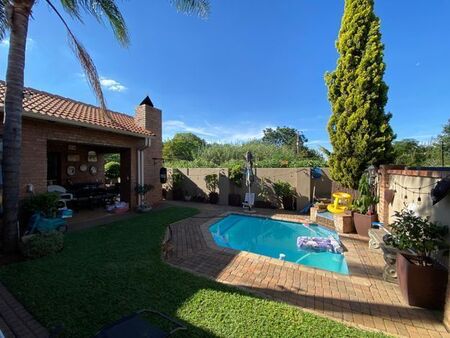 3 Bedroom townhouse - freehold rented in Equestria, Pretoria