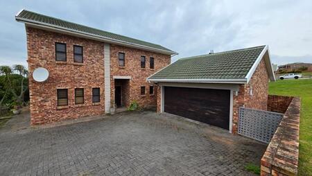 2 Bedroom House in Cove Rock