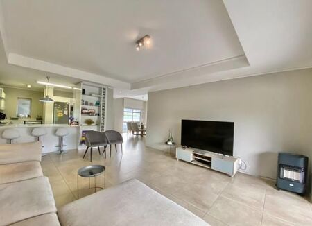 3 Bedroom Apartment in Oaklands