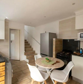 1 Bedroom Apartment in Parktown North