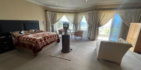 7 Bedroom House in Ridgeway