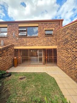 3 Bedroom Townhouse in Vanderbijlpark Ce