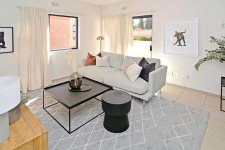 2 Bedroom Apartment in Ravenswood