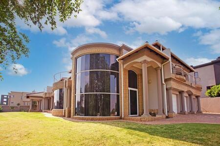 4 Bedroom House in Ebotse Estate