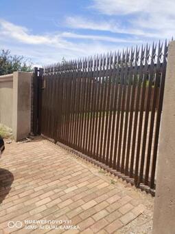 2 Bedroom House in Crystal Park