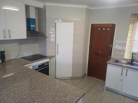 3 Bedroom Townhouse in Die Hoewes