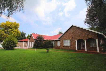 3 Bedroom House in Eldoraigne