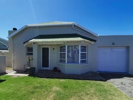 3 Bedroom Townhouse in C Place