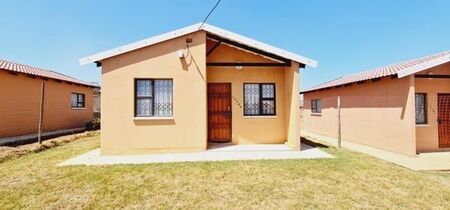 2 Bedroom House in Uitenhage Central