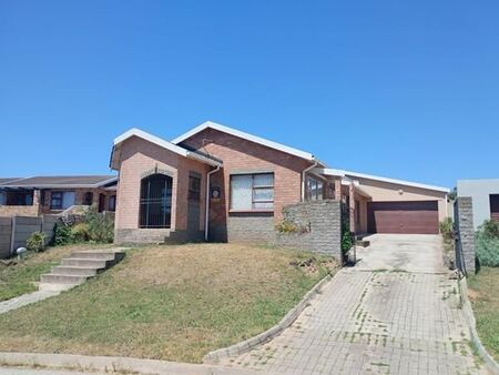 3 Bedroom House in Heath Park