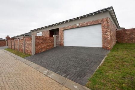 3 Bedroom Townhouse in Lorraine