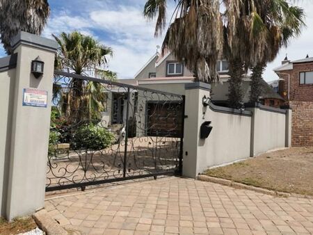 5 Bedroom House in Bluewater Bay