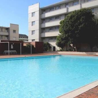 2 Bedroom Apartment in Zonnebloem