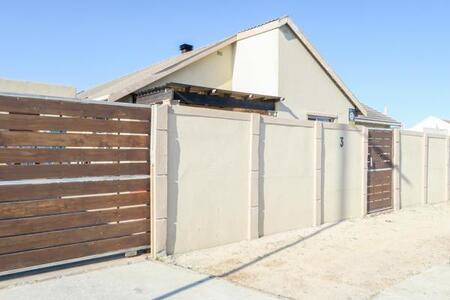 1 Bedroom House in Strandfontein