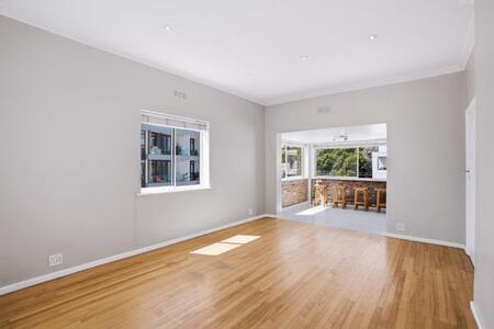 2 Bedroom Apartment in Sea Point
