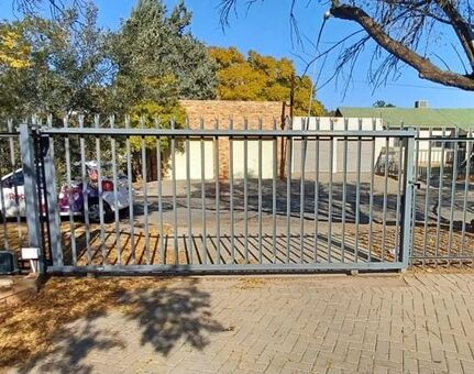 1 Bedroom House in Rhodesdene