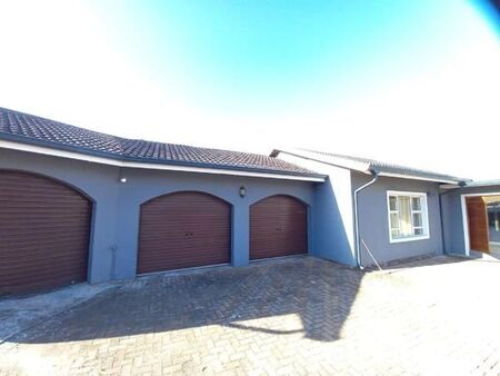 4 Bedroom House in Meer En See