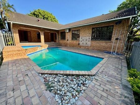 4 Bedroom House in Meer En See