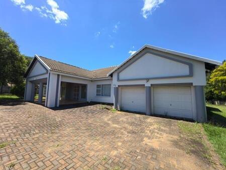 4 Bedroom House in Schuinshoogte