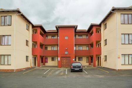 2 Bedroom Flat in Brackenham