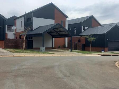 3 Bedroom Cluster in Roodepoort Central