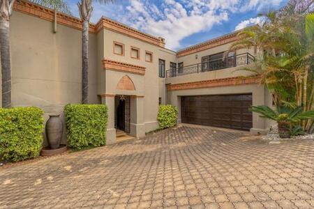 4 Bedroom House in Eagle Canyon Golf Estate