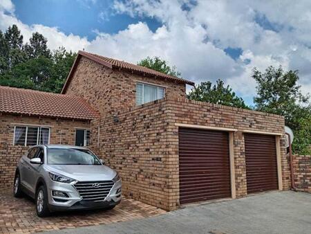 3 Bedroom Townhouse in Weltevreden Park