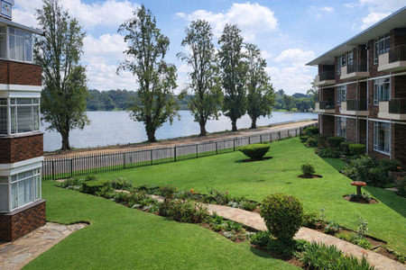 2 Bedroom Flat in Florida Lake