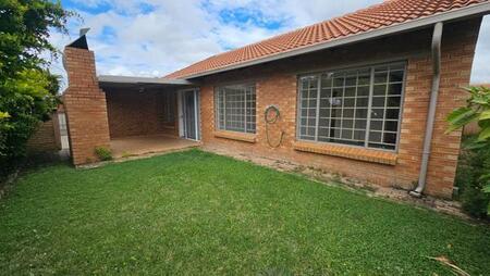 2 Bedroom Simplex in Willow Park Manor