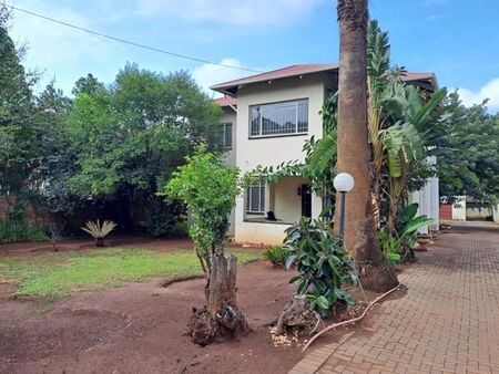 8 Bedroom House in Arcadia